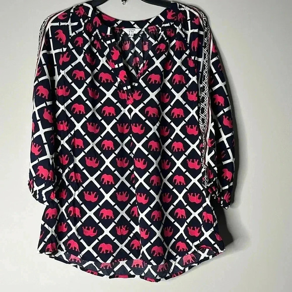 Crown & Ivy Women’s Multicolor Elephant Print  3/4 Sleeve Vneck Blouse Size M - Picture 1 of 7